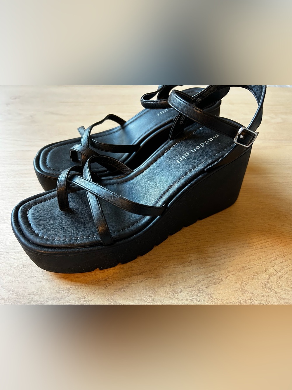 Madden Girl Women’s Black Strappy Square-Toe Heeled Sandals Size 9 - Picture 2 of 7
